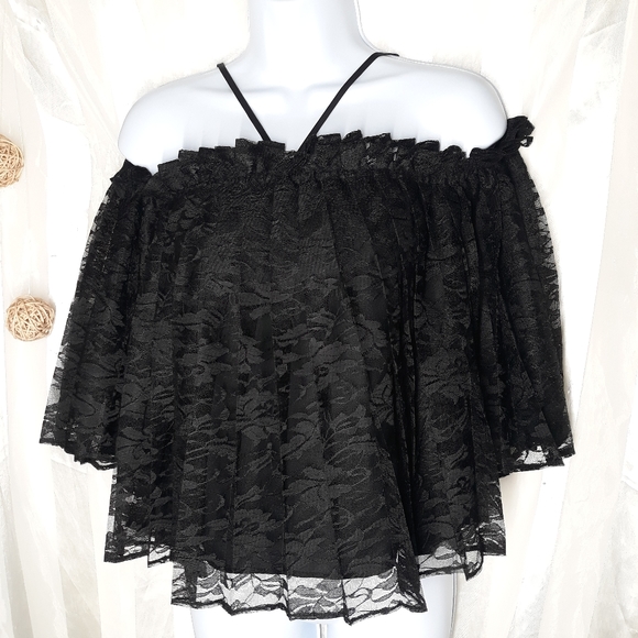 Ella Moss Cold Shoulder Lace 1/2 Bell Sleeve Top - Picture 3 of 9